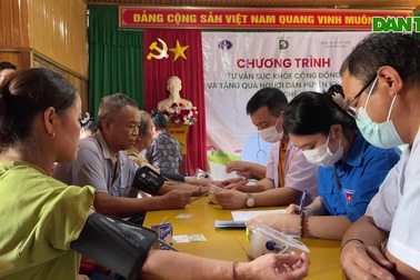 Tư vấn sức khỏe miễn phí: Nghĩa tình ở vùng biên xứ Nghệ