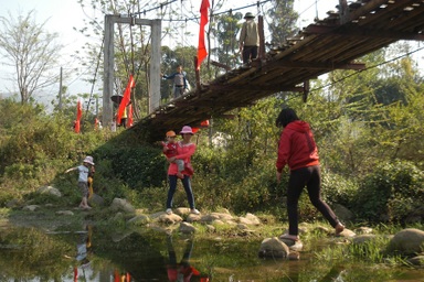 Hãi hùng cầu mục treo cao!