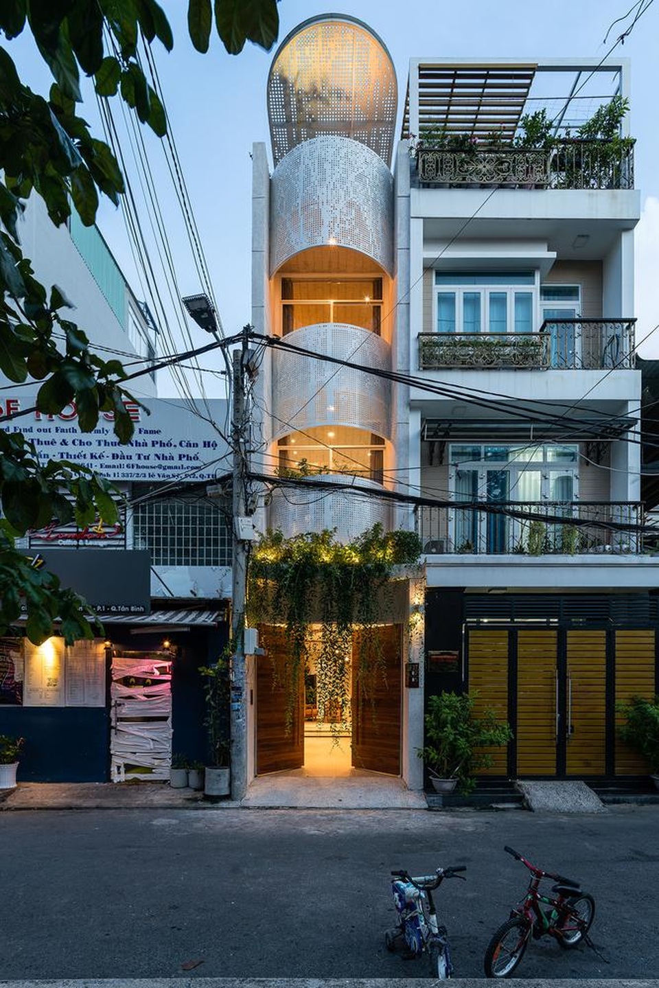 Nhà ống ở Sài Gòn nổi bật trên báo Mỹ nhờ độc chiêu lấy sáng - 1 Nhà ống ở Sài Gòn nổi bật trên báo Mỹ nhờ độc chiêu lấy sáng - 1