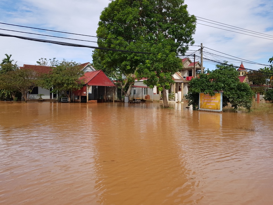 “Một tháng 5 trận ngập, chưa bao giờ bão lũ dồn dập như năm nay!” - 10