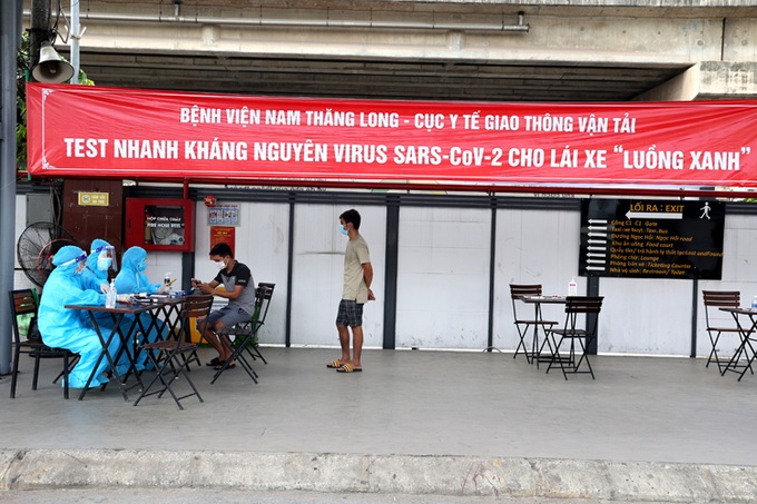 Hà Nội bổ sung 4 điểm test nhanh Covid-19 cho lái xe chở hàng hóa - Ảnh 1.