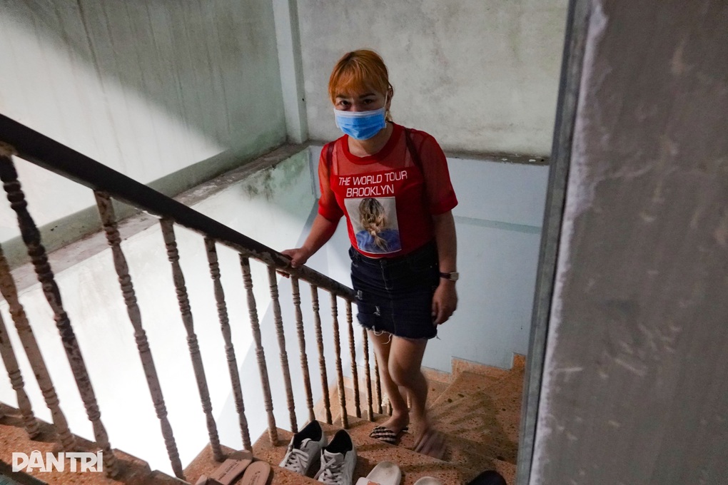 Bị sa thải tuổi xế chiều, công nhân U50 trắng đêm vật vã tìm việc mới - 1 Bị sa thải tuổi xế chiều, công nhân U50 trắng đêm vật vã tìm việc mới - 1