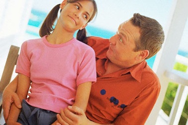 Cha và con gái mới lớn