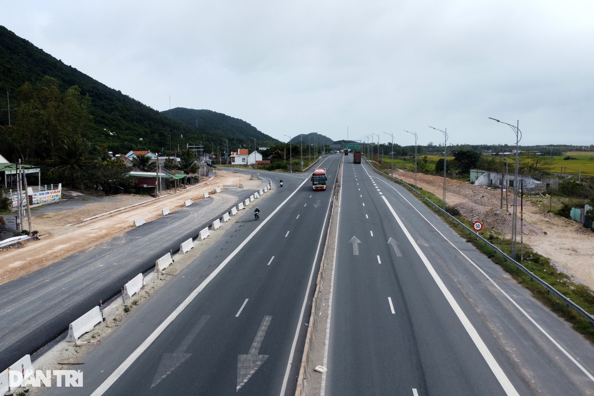 Hơn 70km cao tốc Vân Phong - Nha Trang trước ngày thông xe - 2 Hơn 70km cao tốc Vân Phong - Nha Trang trước ngày thông xe - 2