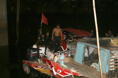 Một thanh niên nhảy cầu Nhị Thiên Đường tự tử 