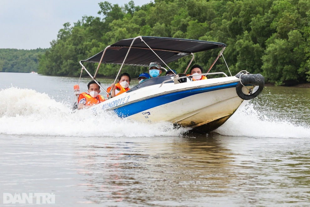 TPHCM xin thí điểm không cách ly du khách nước ngoài từ tháng 12 - 1