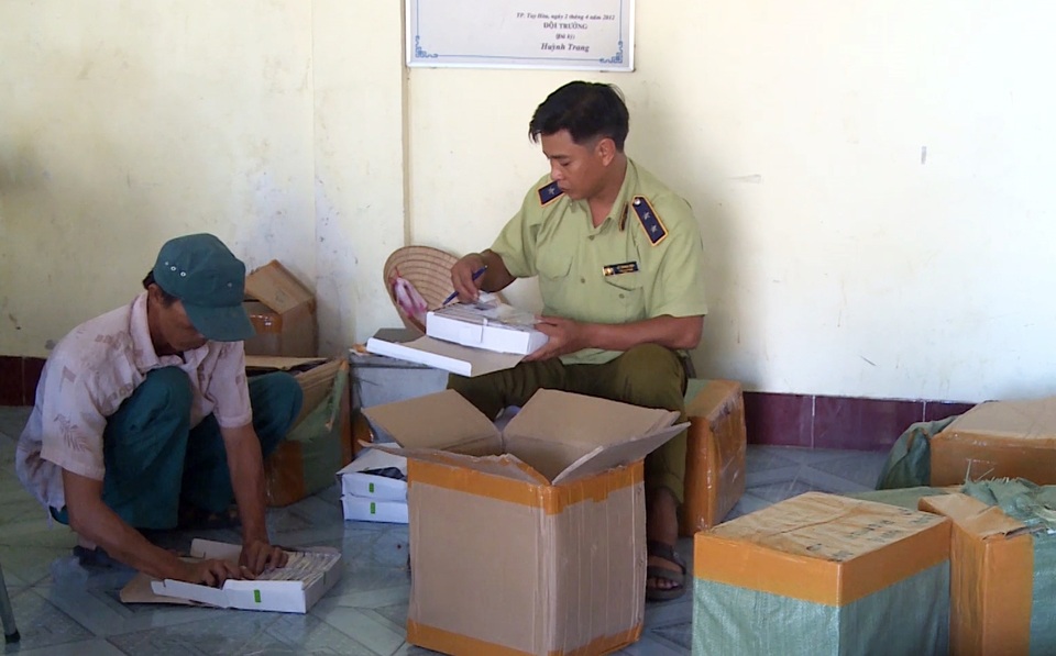 Phú Yên: Bắt giữ 5.400 đồng hồ đeo tay nhập lậu - 2 Phú Yên: Bắt giữ 5.400 đồng hồ đeo tay nhập lậu - 2