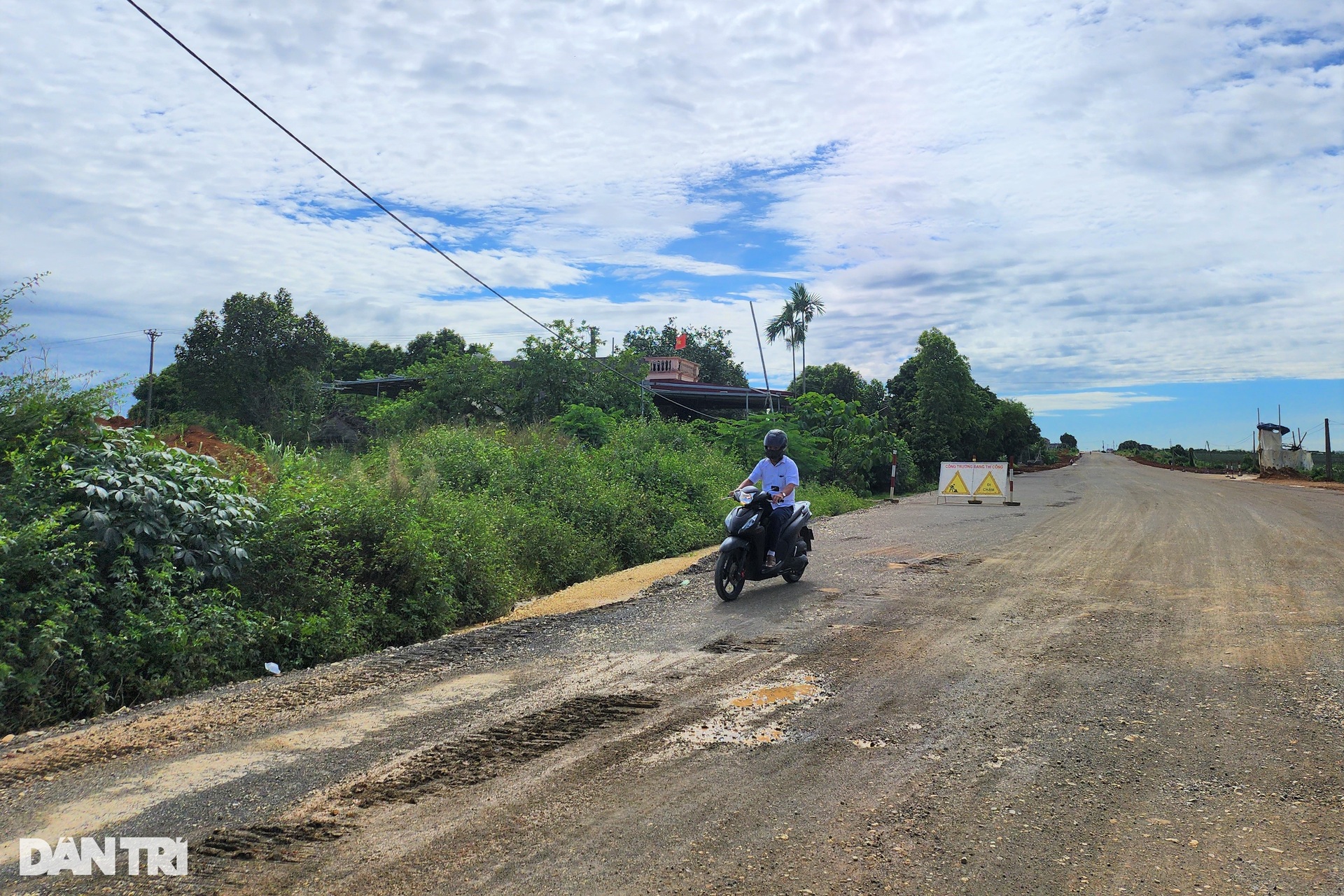 Cận cảnh tuyến đường hơn 20km tiêu tốn gần 2.000 tỷ đồng ở Ninh Bình - 15 Cận cảnh tuyến đường hơn 20km tiêu tốn gần 2.000 tỷ đồng ở Ninh Bình - 15