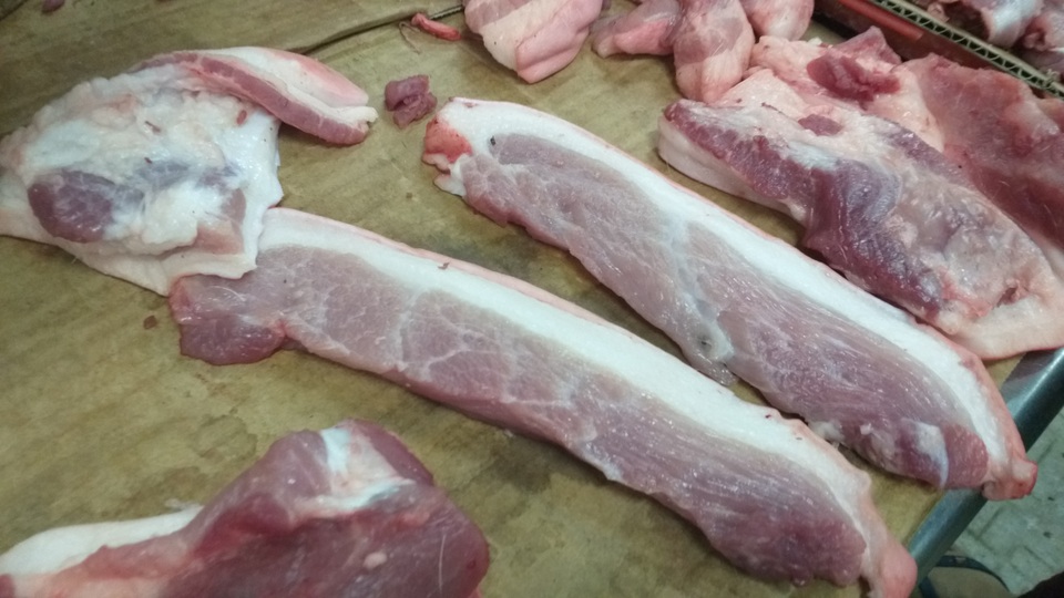 Giá thịt lợn tăng kỷ lục: Tiểu thương khóc ròng vì lỗ nặng, nhiều người nghỉ bán - 2 Giá thịt lợn tăng kỷ lục: Tiểu thương khóc ròng vì lỗ nặng, nhiều người nghỉ bán - 2