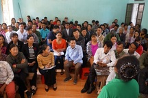 Hàng trăm phụ huynh phản đối giải thể, sáp nhập trường