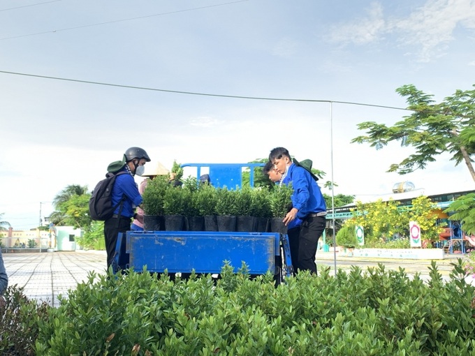 Sinh viên luôn ý thức xây dựng phát triển được một không gian học tập xanh, sạch, đẹp và thân thiện hơn với môi trường.
