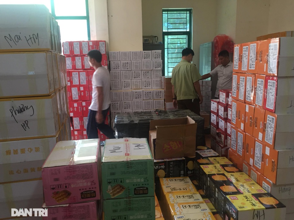 Hà Nội: Hơn 10 tấn bánh trung thu, trà sữa Trung Quốc nhập lậu bị thu giữ - 1 Hà Nội: Hơn 10 tấn bánh trung thu, trà sữa Trung Quốc nhập lậu bị thu giữ - 1