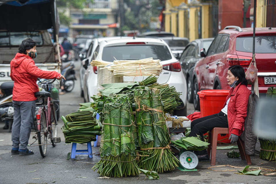 Phiên chợ họp ngày cuối năm, chỉ bán lá dong rừng, lạt tre ở Hà Nội - 10 Phiên chợ họp ngày cuối năm, chỉ bán lá dong rừng, lạt tre ở Hà Nội - 10