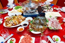 Nhà hàng ở Hạ Long bị phạt 6,5 triệu đồng vì đuổi khách, không niêm yết giá