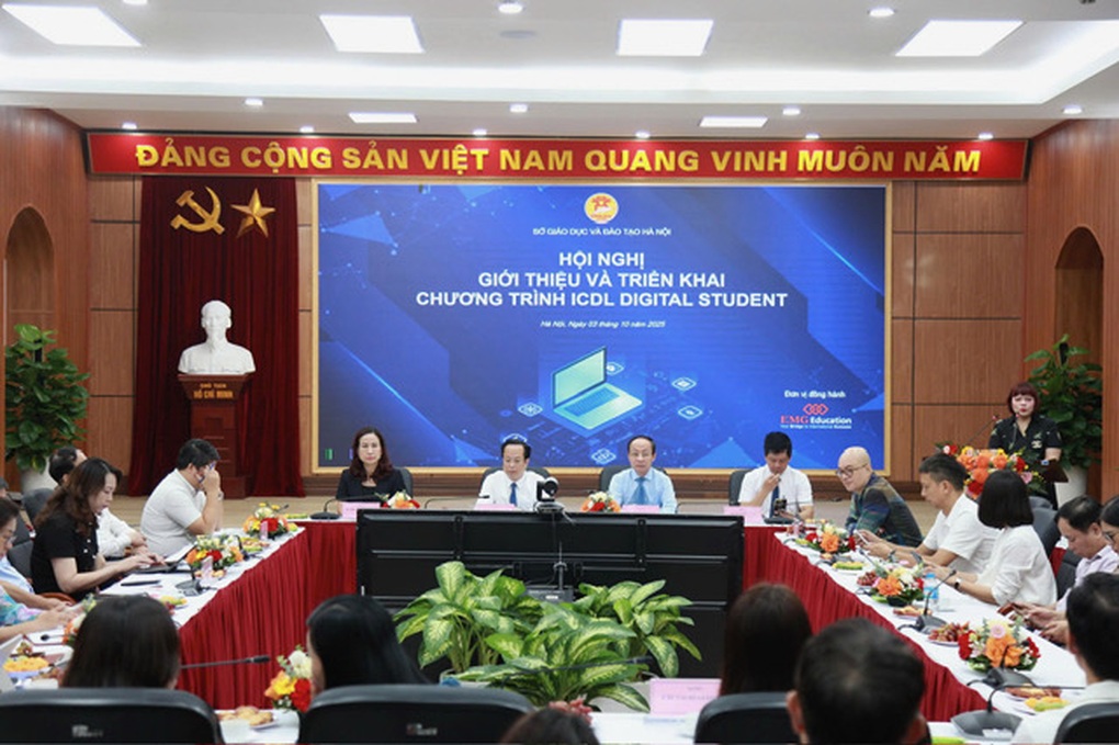 Zlepšení digitální gramotnosti středoškoláků v Hanoji - 1 Nâng cao năng lực số cho học sinh phổ thông Hà Nội - 1