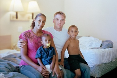 Thú vị khoảnh khắc thân tình giữa những người xa lạ