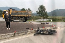 Va chạm với xe tải, đôi nam nữ tử vong tại chỗ