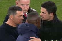 HLV Arteta bị tố xúc phạm gia đình đối thủ, cãi vã nảy lửa sau trận đấu