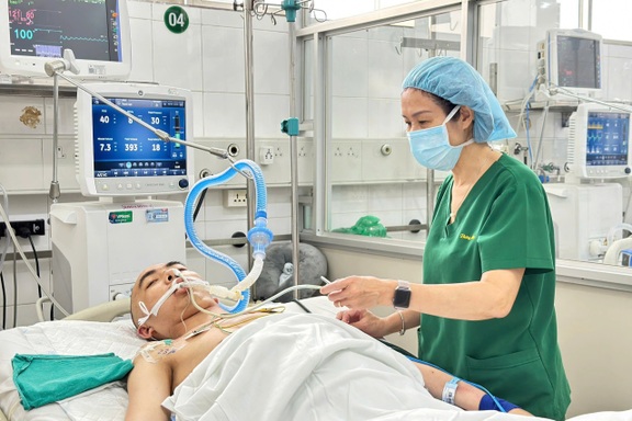 Người cha “gà trống nuôi con” gặp nạn nguy kịch, 2 con thơ mịt mờ tương lai