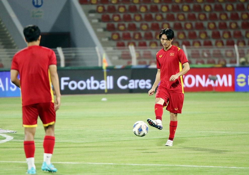 HLV Park Hang Seo lộ vẻ căng thẳng trước trận đấu Oman - 3