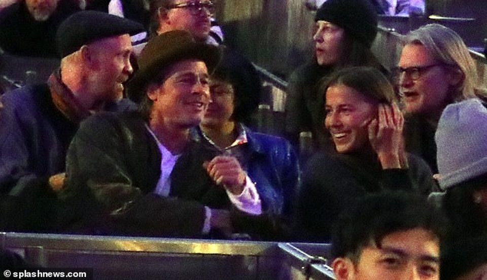 Brad Pitt chia tay bạn gái 9X - 3 Brad Pitt chia tay bạn gái 9X - 3