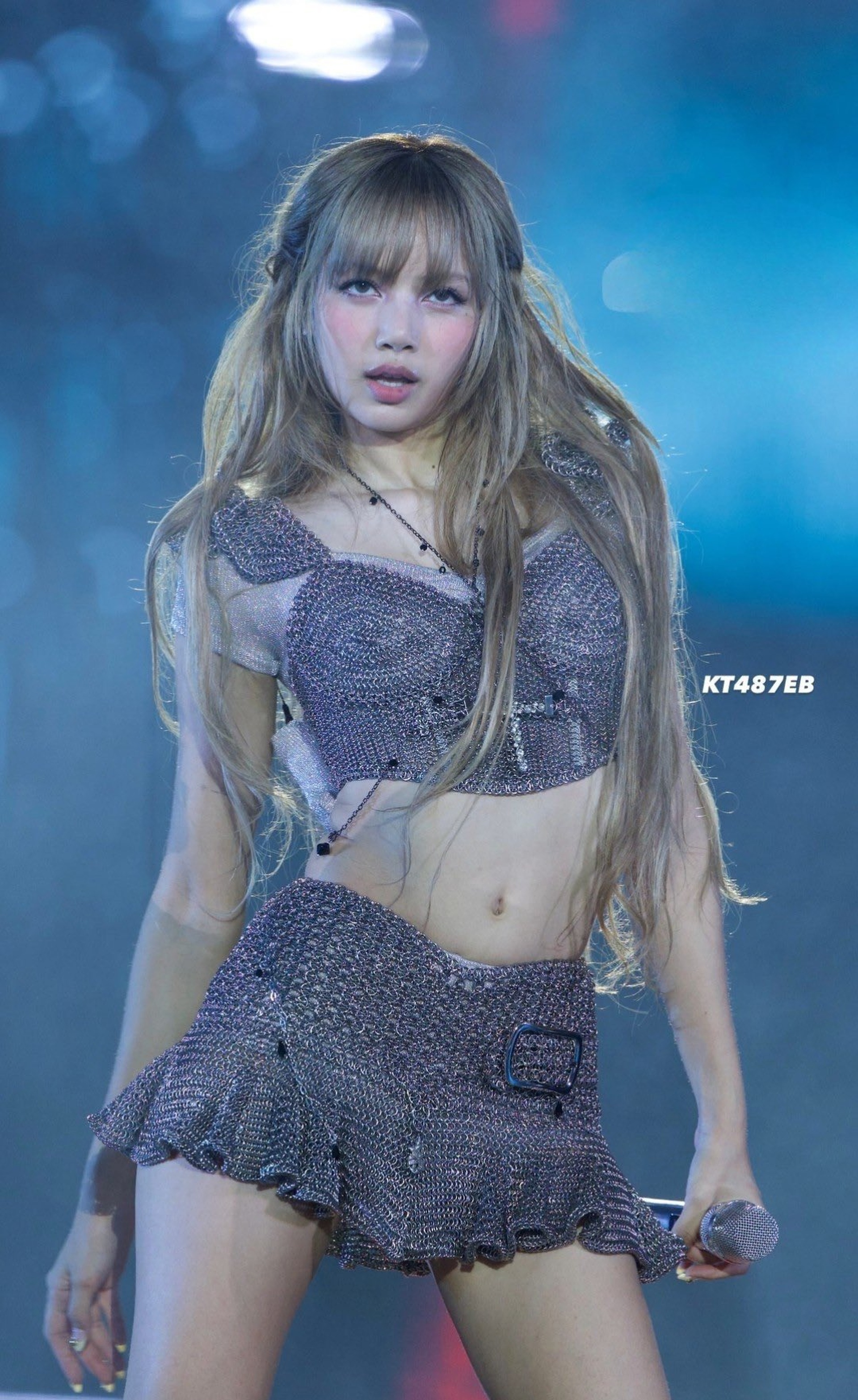 Blackpink gây sốt khi trở lại với váy áo gợi cảm, trang sức tiền tỷ - 8 Blackpink gây sốt khi trở lại với váy áo gợi cảm, trang sức tiền tỷ - 8