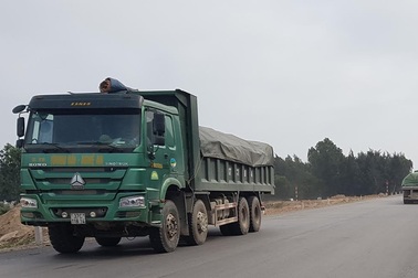 Xe quá tải lũ lượt né trạm cân lưu động