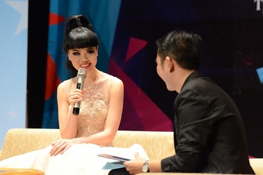 Siêu mẫu Jessica Minh Anh:  SV Việt cần tự tin, tự lập hơn