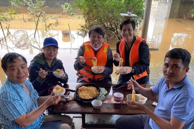 First News góp sức mua 5 máy thở tặng các bệnh viện tuyến đầu