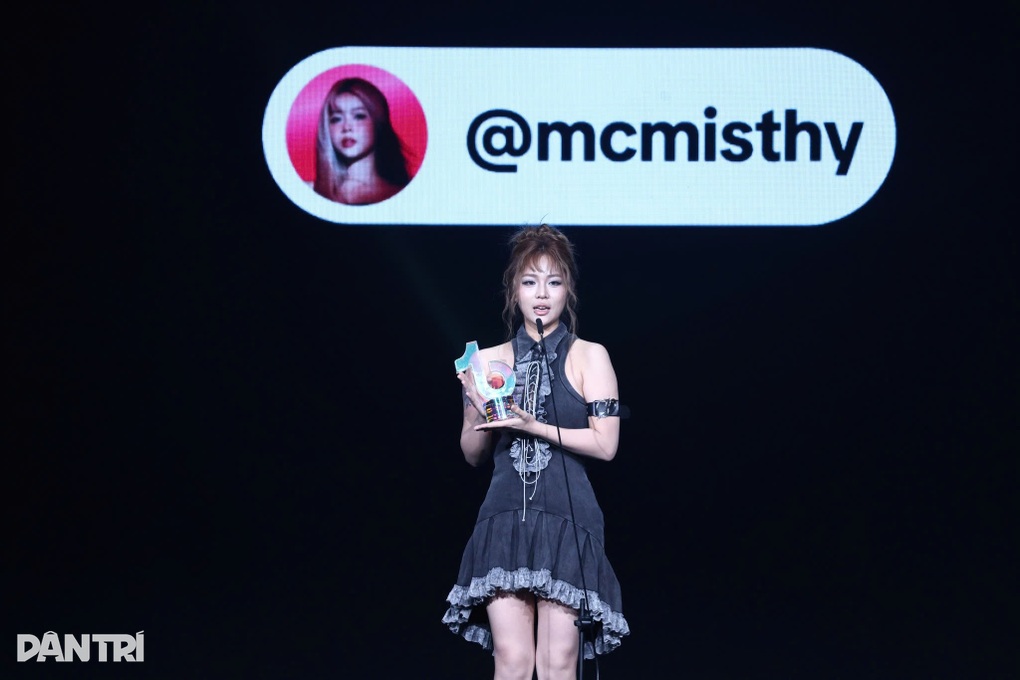 Em xinh Lamoon thắng giải Nghệ sĩ âm nhạc của năm tại TikTok Awards - 3 Em xinh Lamoon thắng giải Nghệ sĩ âm nhạc của năm tại TikTok Awards - 3