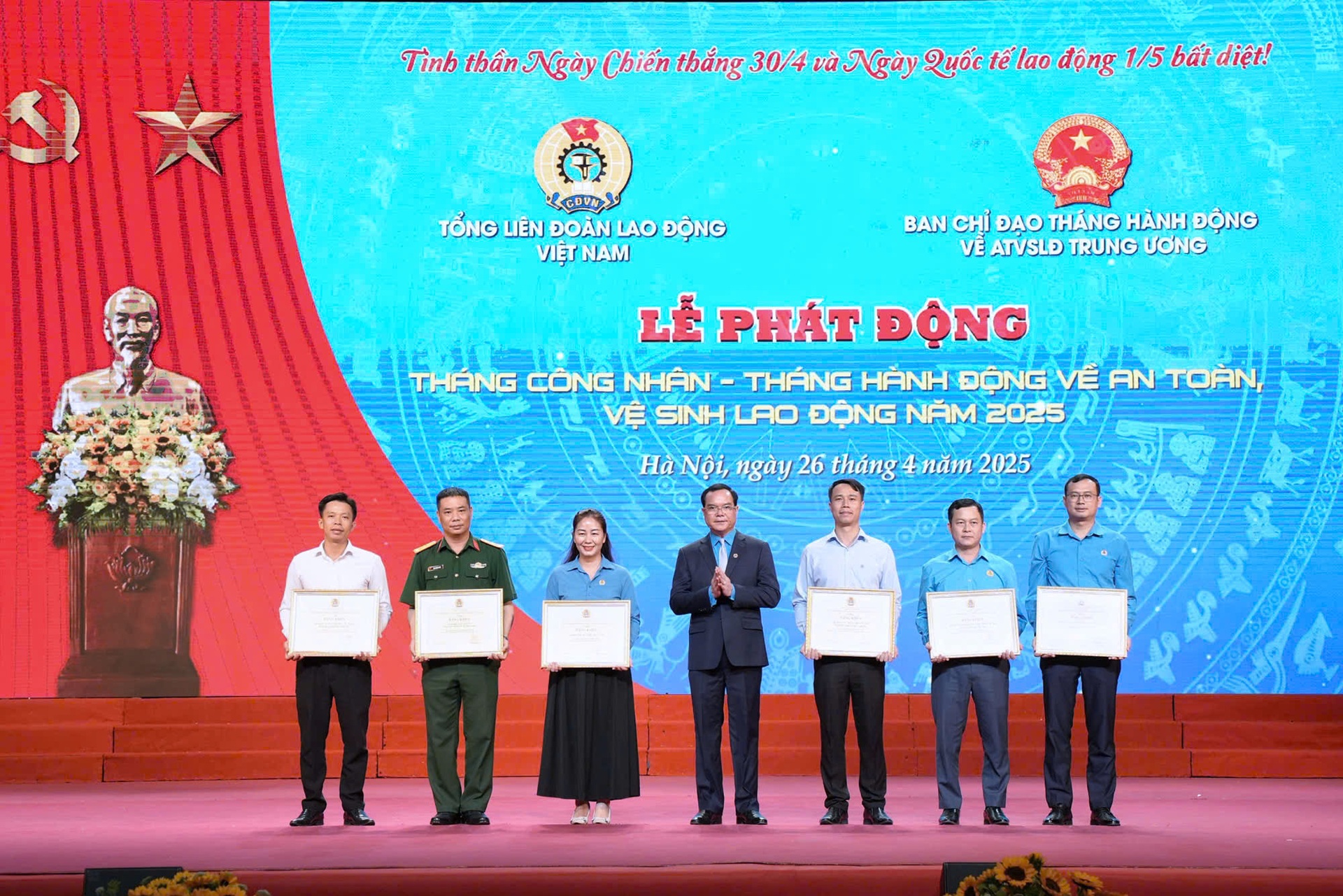 Nỗi day dứt của lãnh đạo khi hơn 700 lao động đi làm không bao giờ trở về - 9 Nỗi day dứt của lãnh đạo khi hơn 700 lao động đi làm không bao giờ trở về - 9