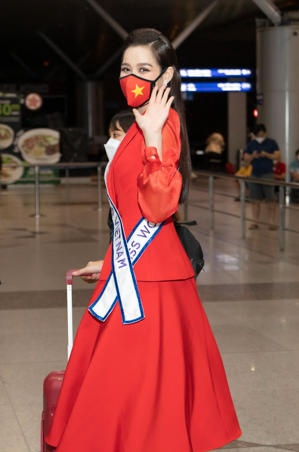 Đỗ Thị Hà mang 200 kg hành lý đến Puerto Rico thi Miss World 2021 - 4 Đỗ Thị Hà mang 200 kg hành lý đến Puerto Rico thi Miss World 2021 - 4
