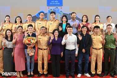 Toàn cảnh lễ phát động cuộc thi Tìm hiểu pháp luật giao thông
