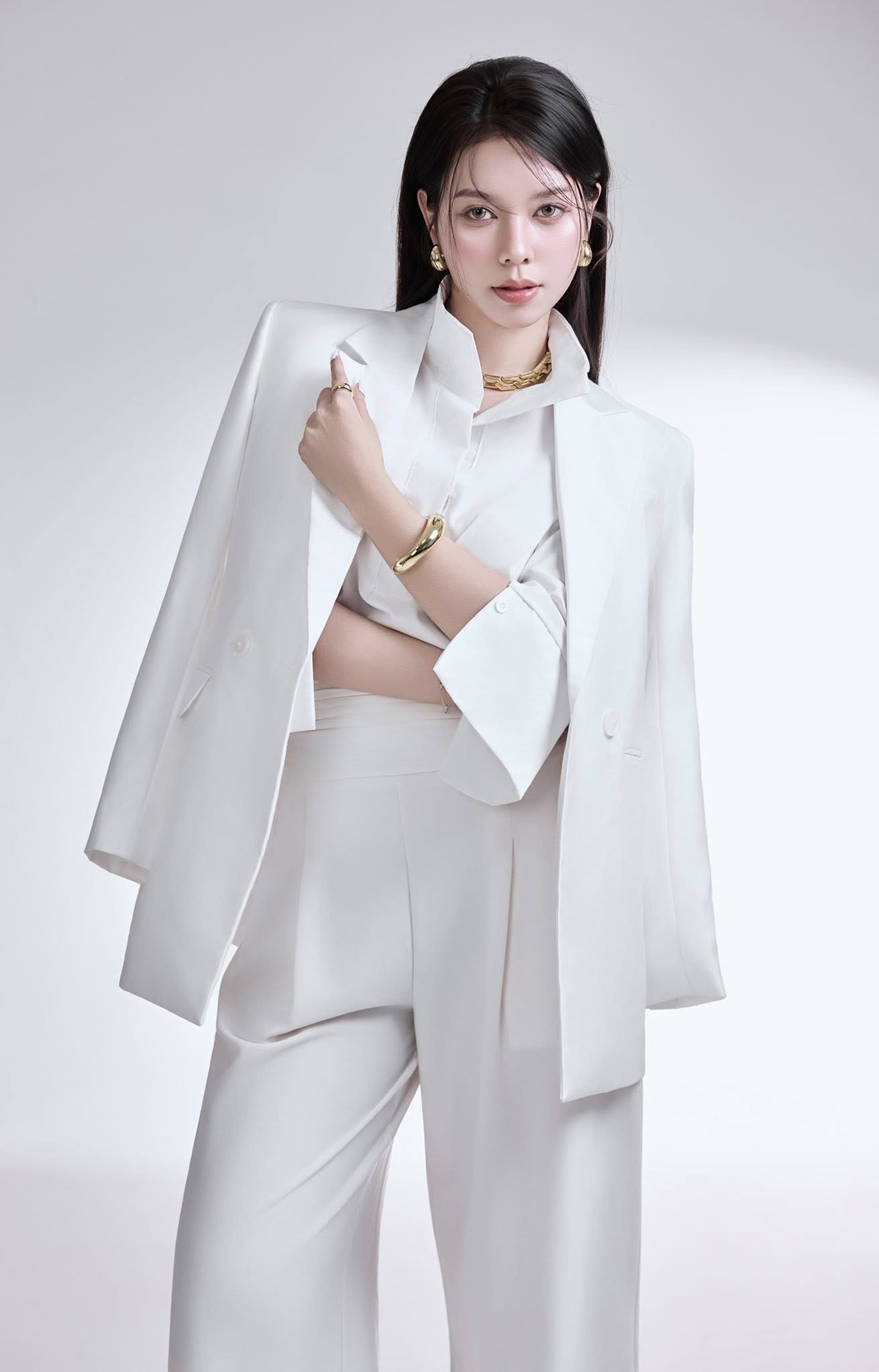 Vẻ đẹp lai Tây cuốn hút của nữ diễn viên vào vai gái đểu phim VTV - 15