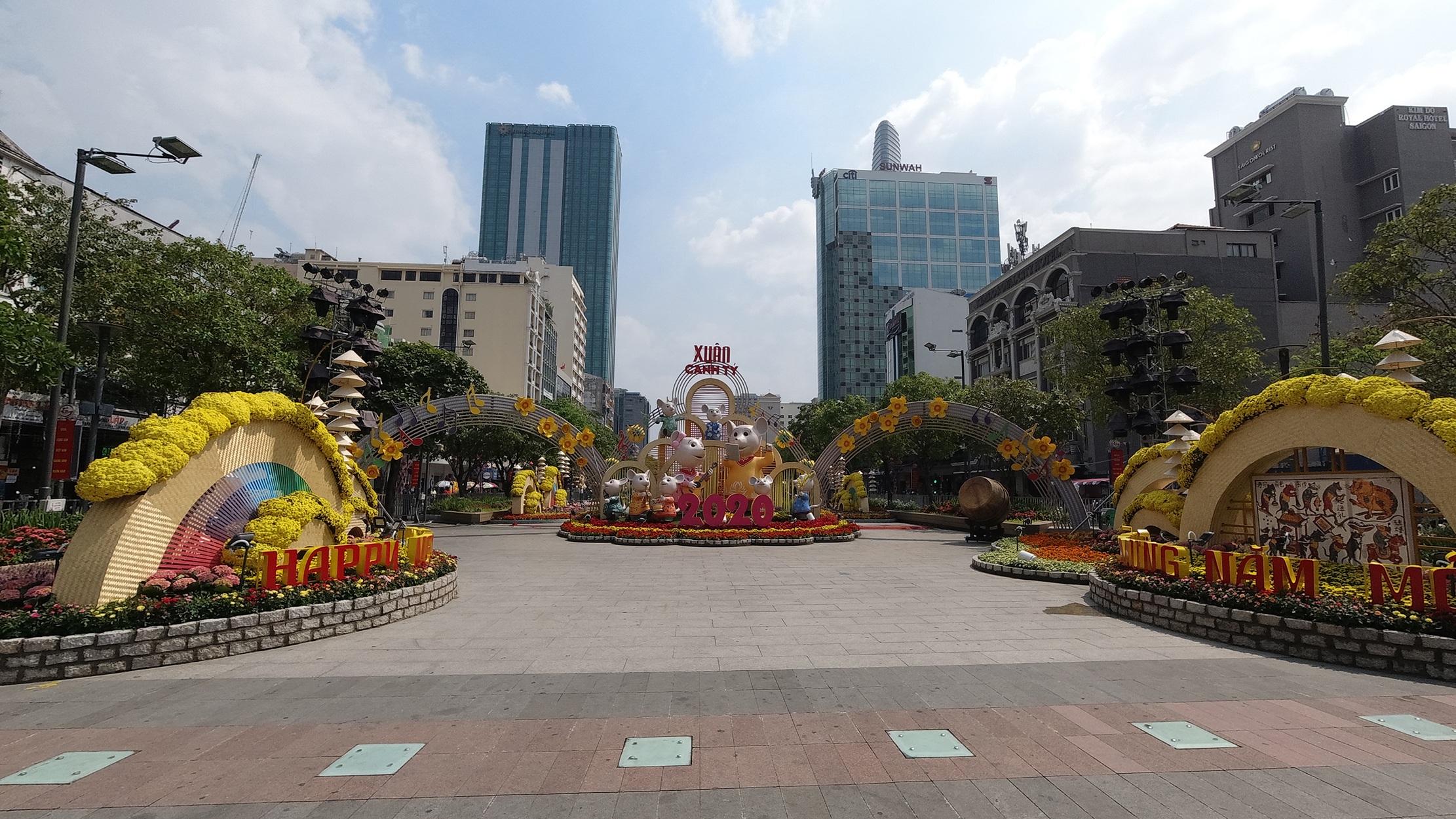 Mãn nhãn ngắm đường hoa Nguyễn Huệ trước giờ G - 13 Mãn nhãn ngắm đường hoa Nguyễn Huệ trước giờ G - 13