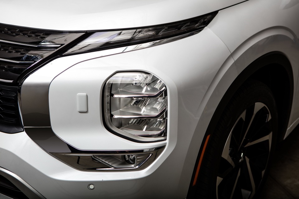 Mitsubishi Outlander 2022 ghi điểm về thiết kế, bị trừ điểm động cơ - 15 Mitsubishi Outlander 2022 ghi điểm về thiết kế, bị trừ điểm động cơ - 15
