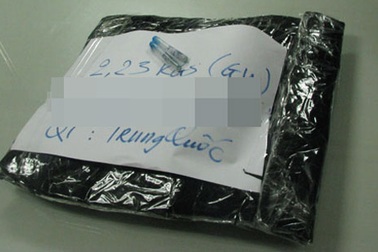 Khách nữ Trung Quốc mang 2,2kg ma túy đá lên máy bay vào Việt Nam