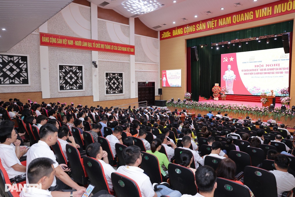GS.TS Hoàng Chí Bảo: Bác Hồ rất quan tâm đến giai cấp công nhân - 3 GS.TS Hoàng Chí Bảo: Bác Hồ rất quan tâm đến giai cấp công nhân - 3