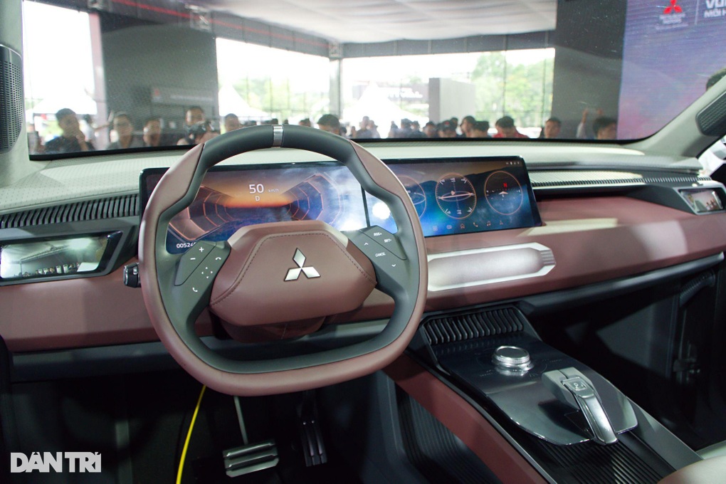 Mitsubishi DST Concept “chào” khách Việt: SUV 7 chỗ đối đầu CX-5, CR-V - 3 Mitsubishi DST Concept “chào” khách Việt: SUV 7 chỗ đối đầu CX-5, CR-V - 3