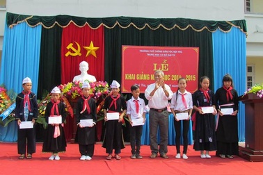 Suốt đời vì sự nghiệp trồng người