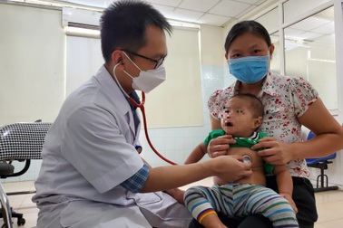 Xúc động lá thư bà nội nghèo cảm ơn bác sĩ phục hồi tim "lỗi nhịp" cho cháu