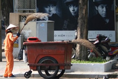 Quét dọn cả ngày lẫn đêm để TP sạch đẹp đón Tết 