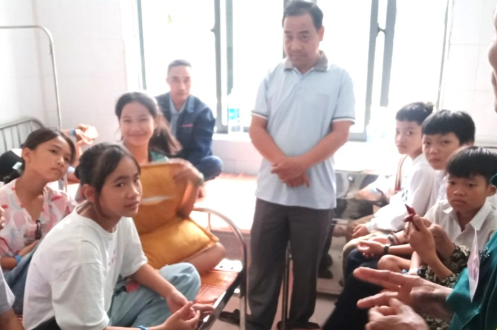18 học sinh nhập viện sau khi uống trà sữa, ăn trái cây lắc - 1 18 học sinh nhập viện sau khi uống trà sữa, ăn trái cây lắc - 1