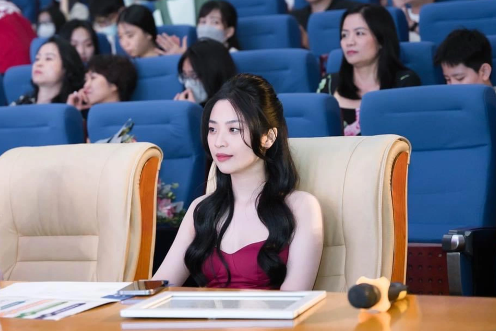 Nữ cổ động viên chiếm spotlight trận bóng rổ là Hoa khôi trường đại học - 3 Nữ cổ động viên chiếm spotlight trận bóng rổ là Hoa khôi trường đại học - 3
