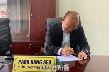 Báo Hàn Quốc tiết lộ mức lương mới trong hợp đồng của HLV Park Hang Seo