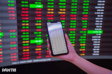 Chứng khoán vượt 1.600 điểm, làm sao để tránh "say sóng"?