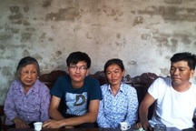 Nước mắt hạnh phúc của người mẹ thủ khoa Học viện Quân y