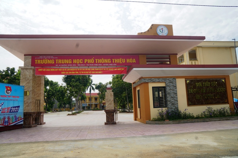 Nam thủ khoa nhịn ăn sáng dành tiền mua tivi, máy tính hỏng về sửa - 7 Nam thủ khoa nhịn ăn sáng dành tiền mua tivi, máy tính hỏng về sửa - 7