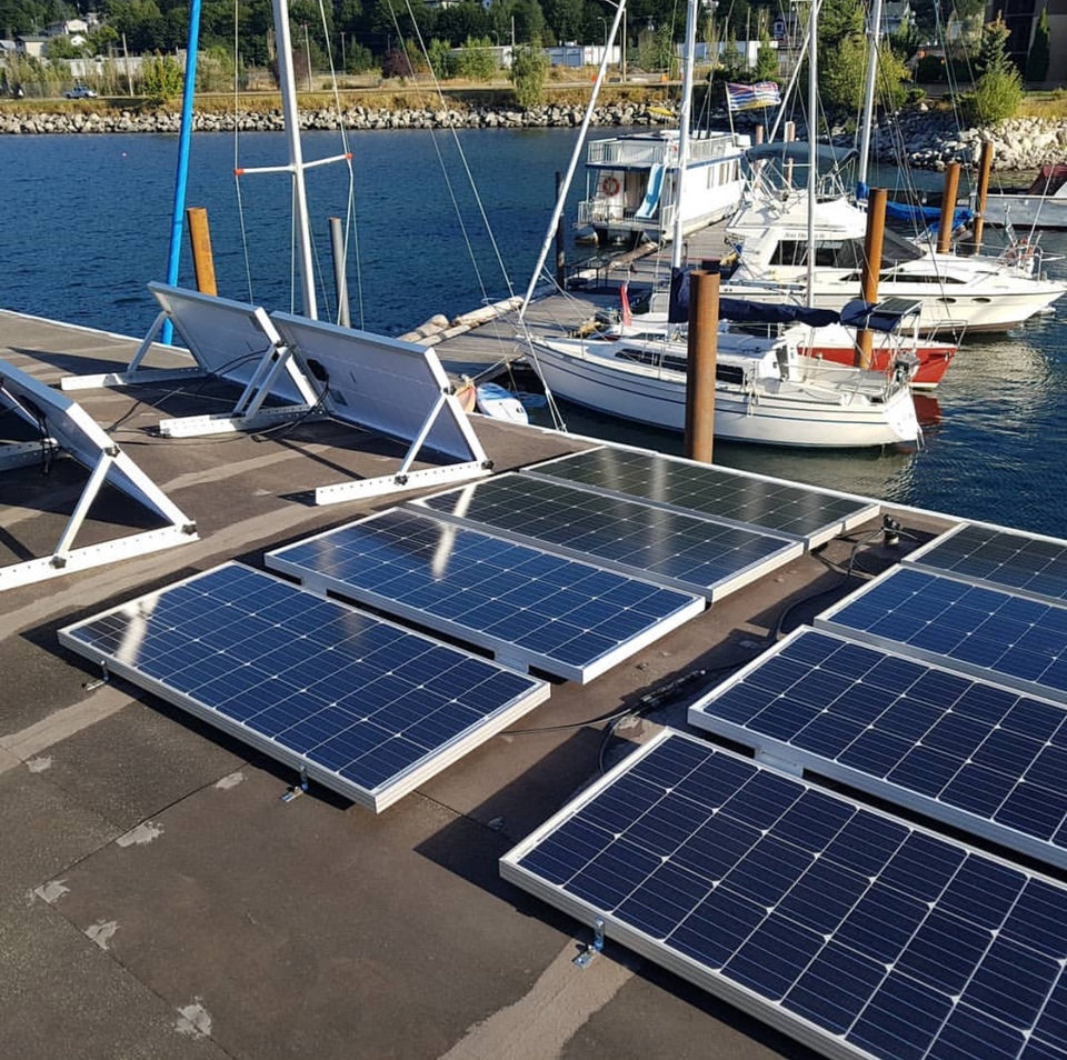 Bố đơn thân xây biệt thự nổi, trồng hoa tuyệt đẹp trên hồ sống cùng hai con - 7