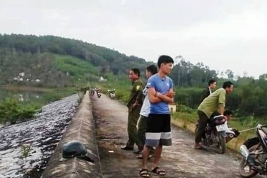 Học sinh lớp 6 tử vong dưới đập với nhiều bất thường